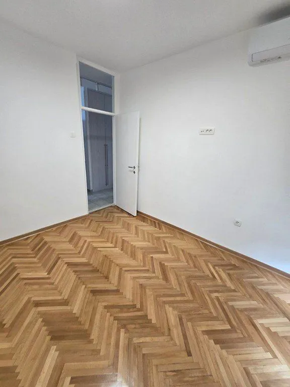 Izdavanje, dvosoban stan, 74m², Gintaš, Podgorica