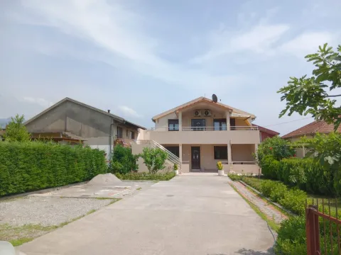 Izdavanje, kuća, 180m², Podgorica, Crna Gora - image 14