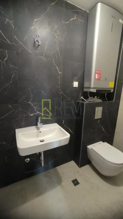 Prodaja, trosoban stan, 127m², Tološka šuma, Podgorica