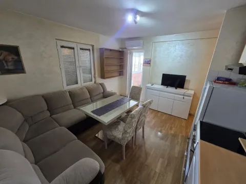 Izdavanje, trosoban stan, 80m², Gradiošnica, Tivat - image 4