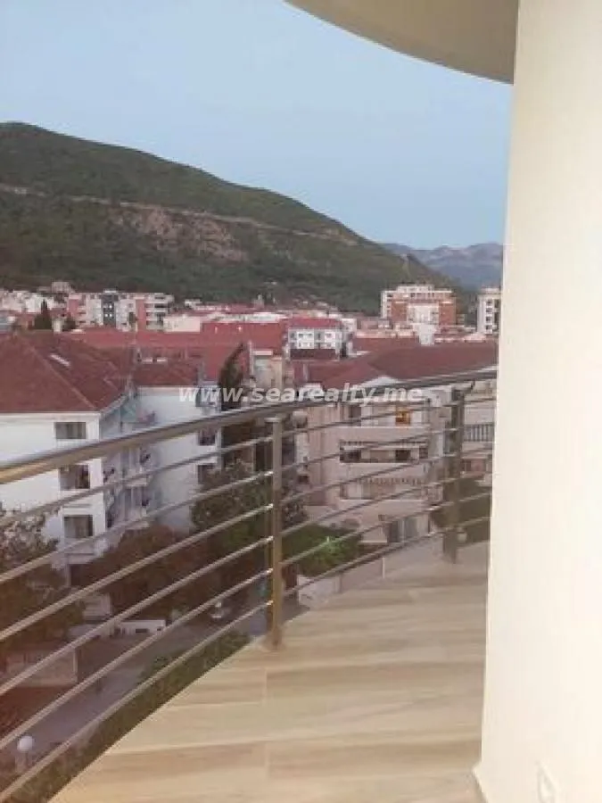 Izdavanje, dvosoban stan, 64m², Budva, Crna Gora