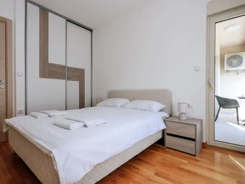 Daily-rent, three bedroom apartment, 67m², Bečići, Budva - image 11