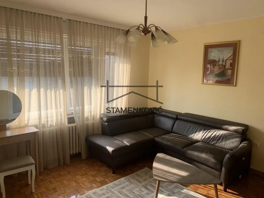 Izdavanje, trosoban stan, 71m², Centar, Novi Sad