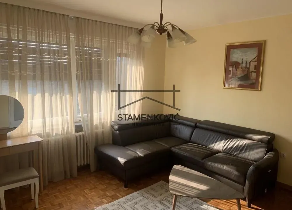 Izdavanje, trosoban stan, 71m², Centar, Novi Sad