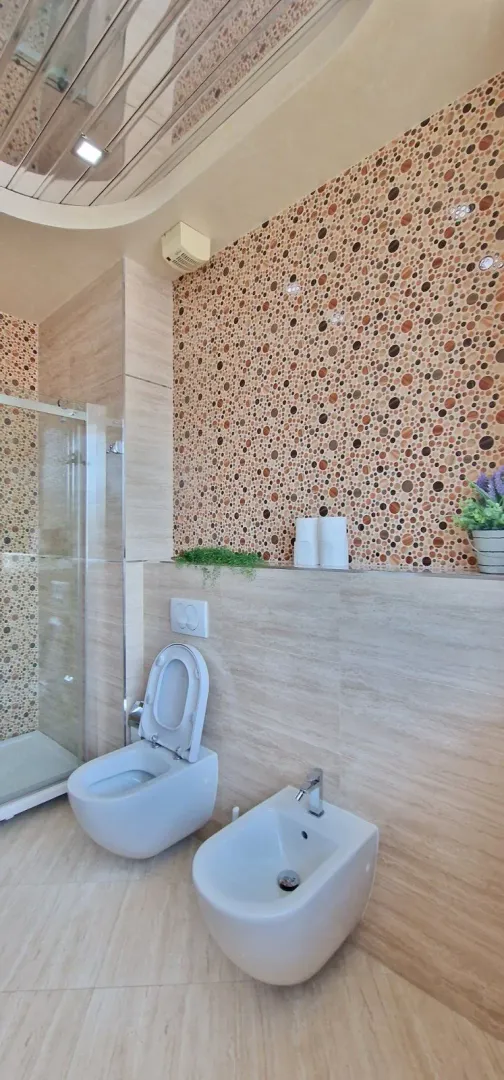 Izdavanje, dvosoban stan, 112m², Budva, Crna Gora