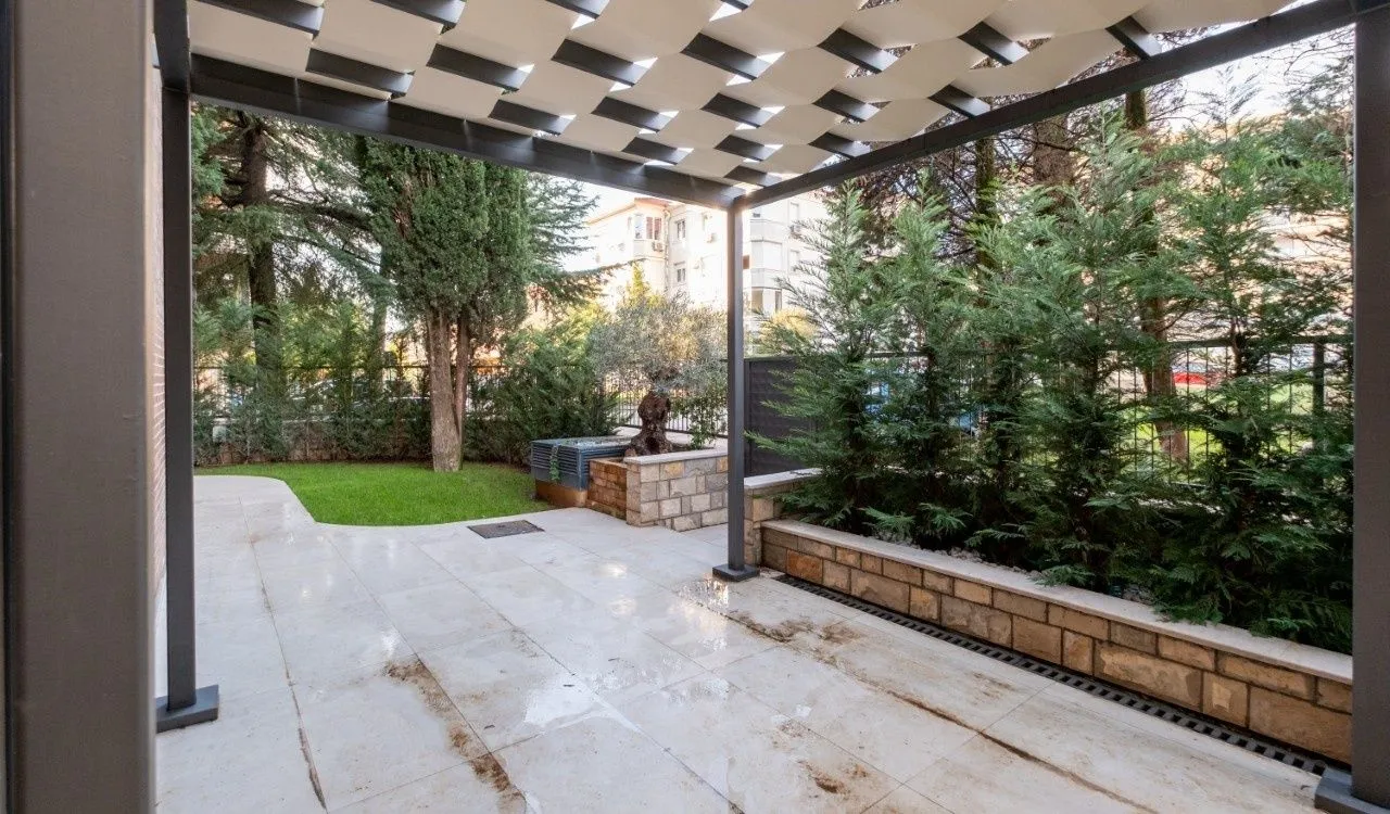 Izdavanje, trosoban stan, 205m², Gorica C, Podgorica