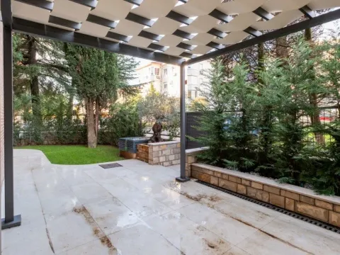 Izdavanje, trosoban stan, 205m², Podgorica, Crna Gora - image 14