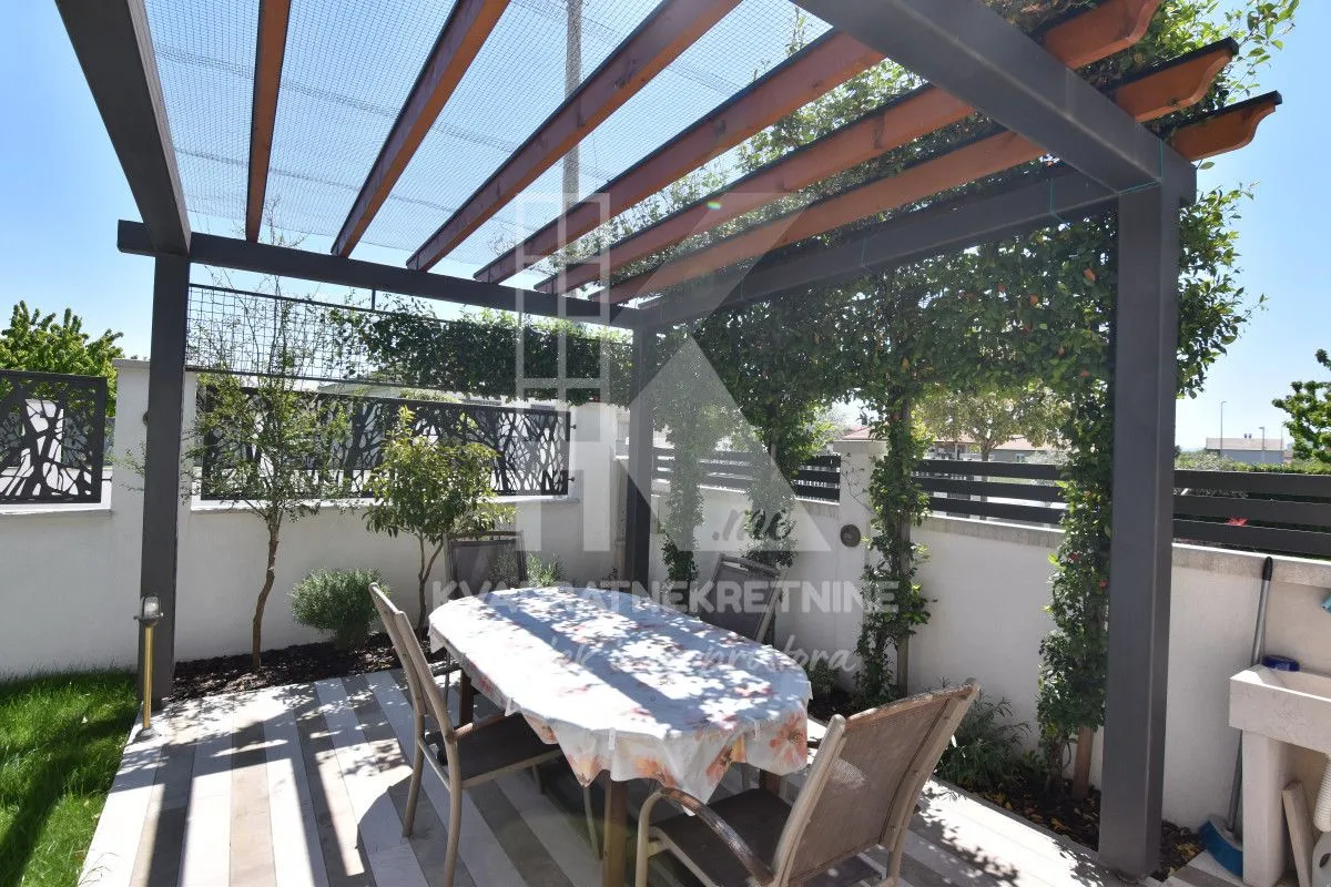 Prodaja, kuća, 170m², Gornja Gorica, Podgorica