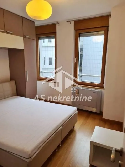 Izdavanje, trosoban stan, 82m², Vračar Hram, Vračar Sve Podlokacije