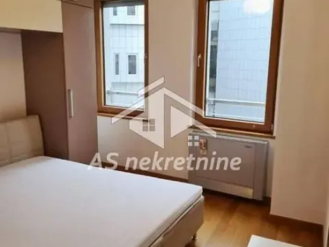 Izdavanje, trosoban stan, 82m², Vračar Hram, Vračar Sve Podlokacije - image 9