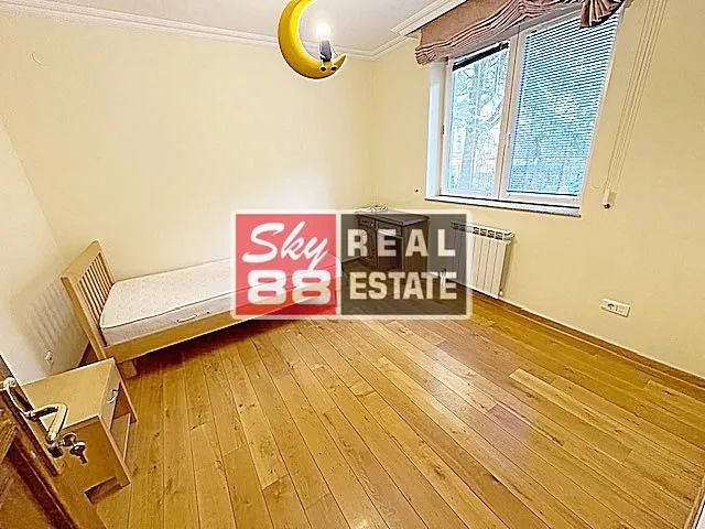 Rent, four bedroom apartment, 115m², Savski Venac, Beograd