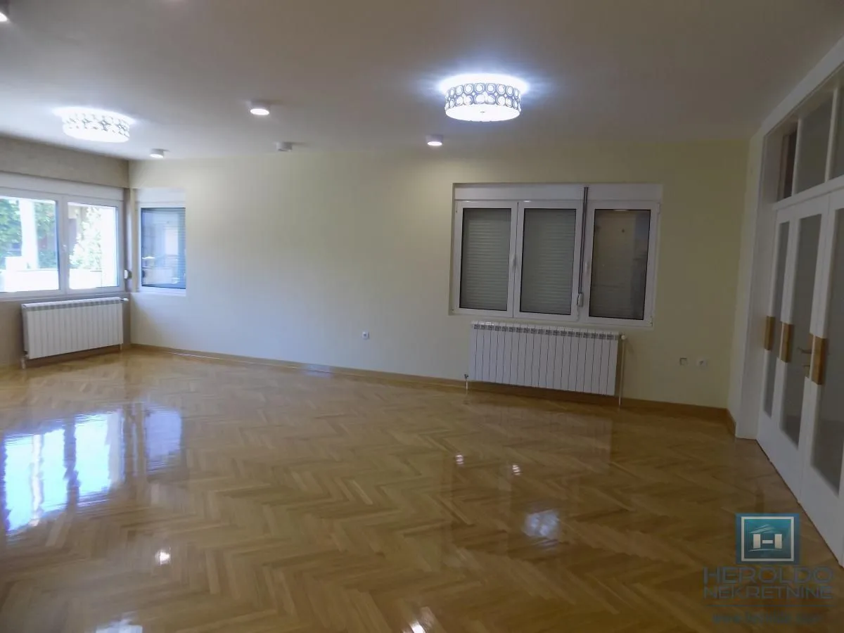 Prodaja, kuća, 192m², 4. juli, Paraćin