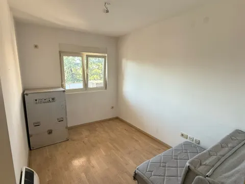 Rent, two bedroom apartment, 75m², City Kvart, Podgorica - image 12