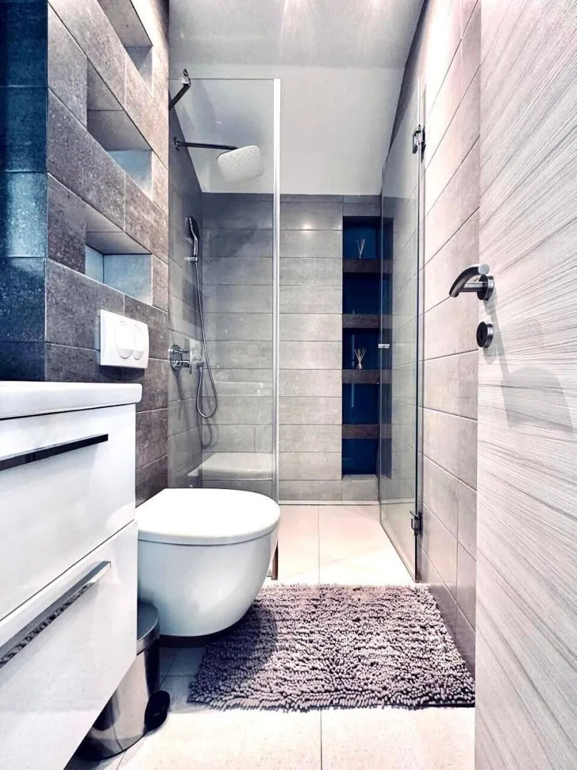 Izdavanje, trosoban stan, 130m², Mažina, Tivat
