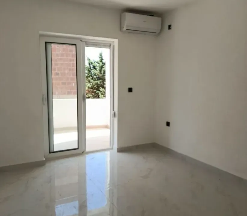 Prodaja, jednosoban stan, 59m², Dobre Vode, Bar