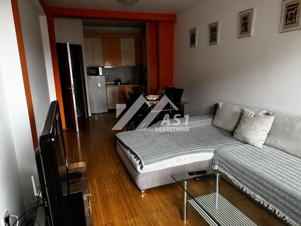 Izdavanje, dvosoban stan, 52m², Centar, Novi Sad