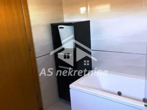 Izdavanje, trosoban stan, 100m², Stari Grad, Beograd - image 38