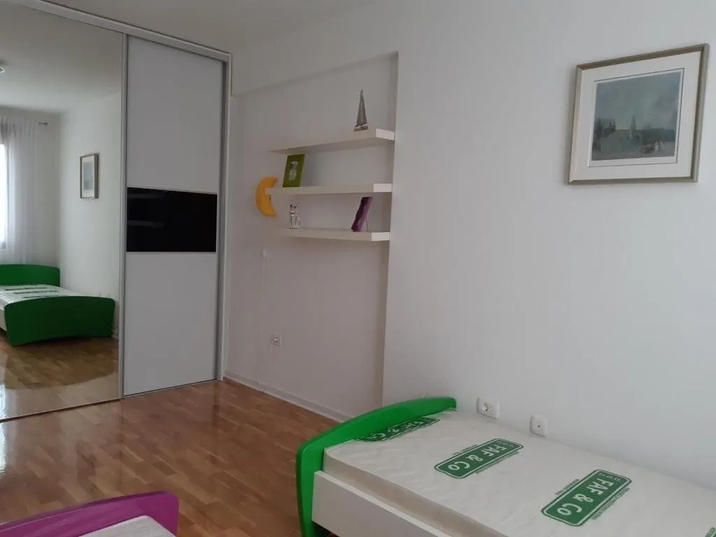 Izdavanje, dvosoban stan, 90m², Preko Morače, Podgorica