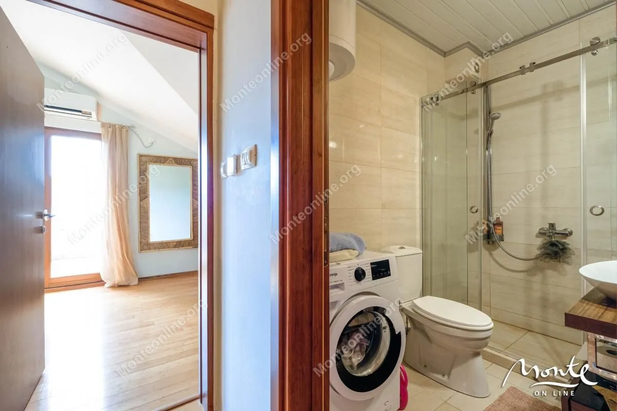 Prodaja, trosoban stan, 130m², Risan, Kotor