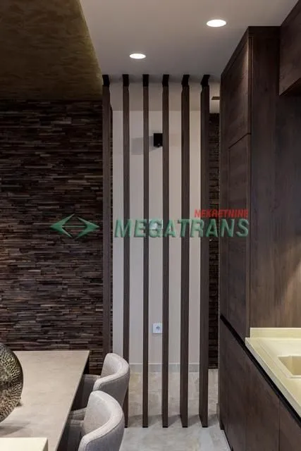 Izdavanje, četvorosoban stan, 112m², Bulevar Oslobodjenja, Novi Sad Sve Podlokacije