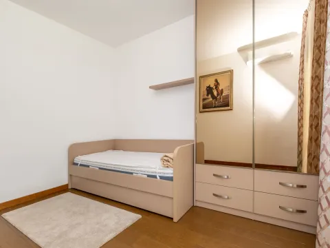 Izdavanje, trosoban stan, 93m², Ljubović, Podgorica - image 2