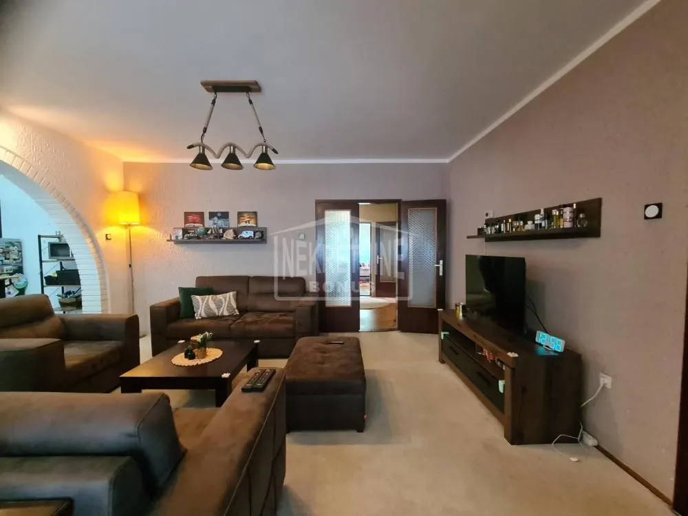 Prodaja, kuća, 400m², Aleksandrovo, Subotica