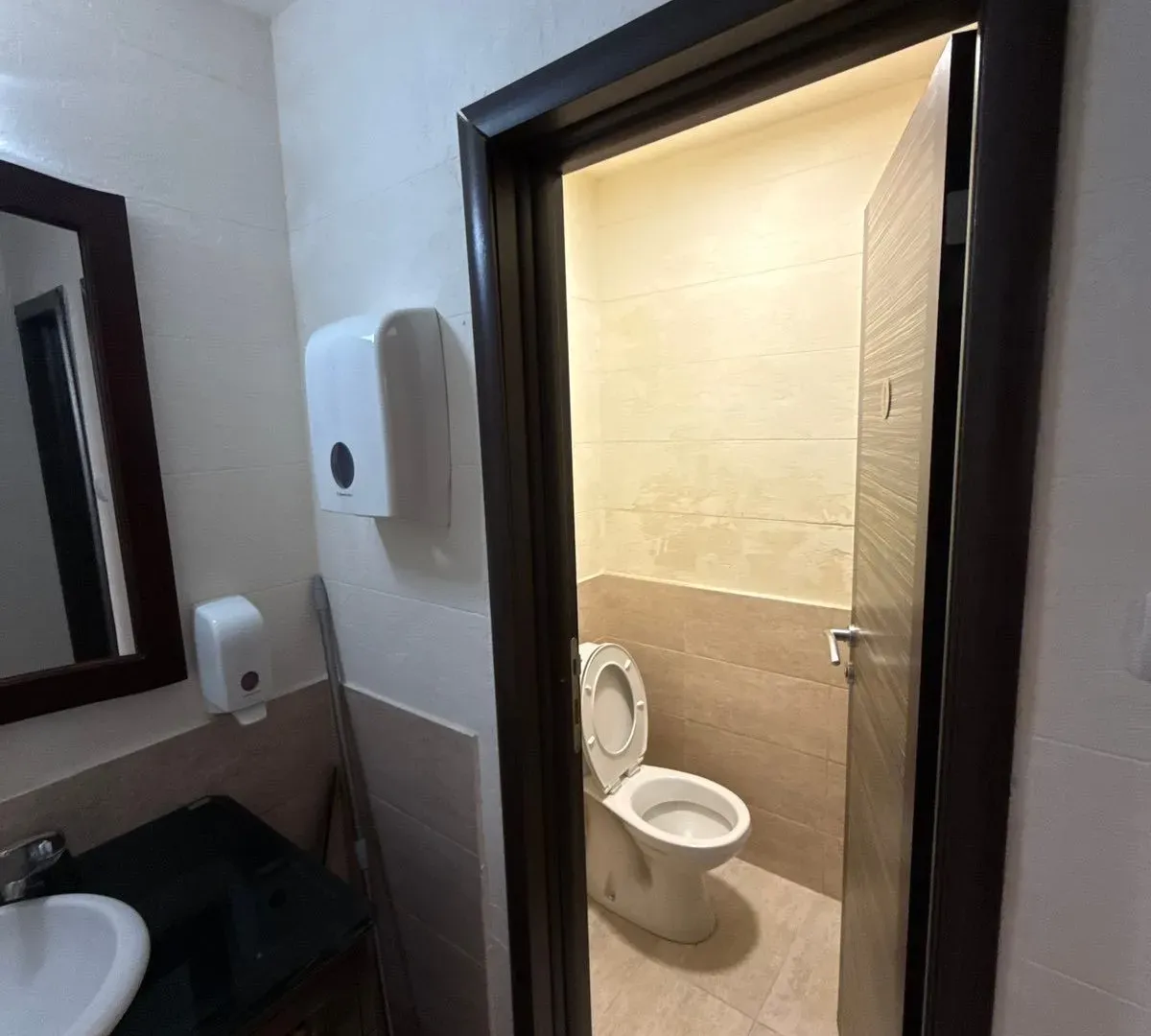 Sale, office space, 96m², Cetinje, Crna Gora