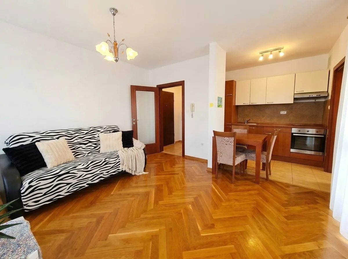 Prodaja, jednosoban stan, 49m², Podkošljun, Budva
