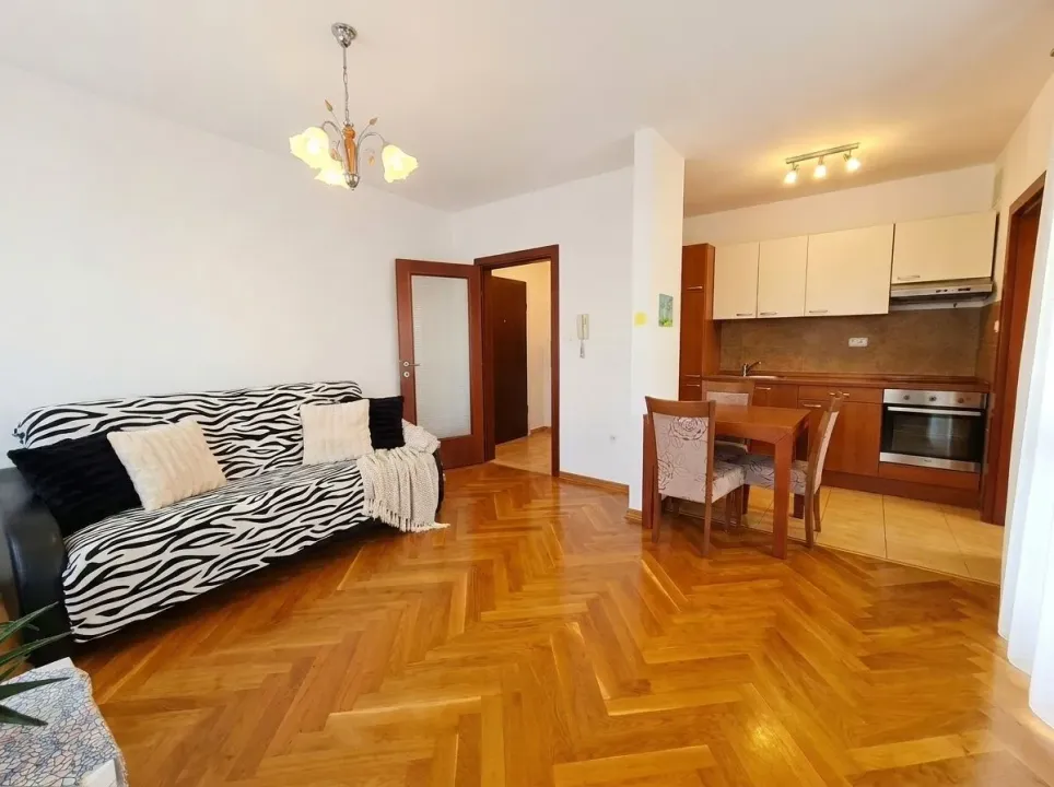 Prodaja, jednosoban stan, 49m², Podkošljun, Budva