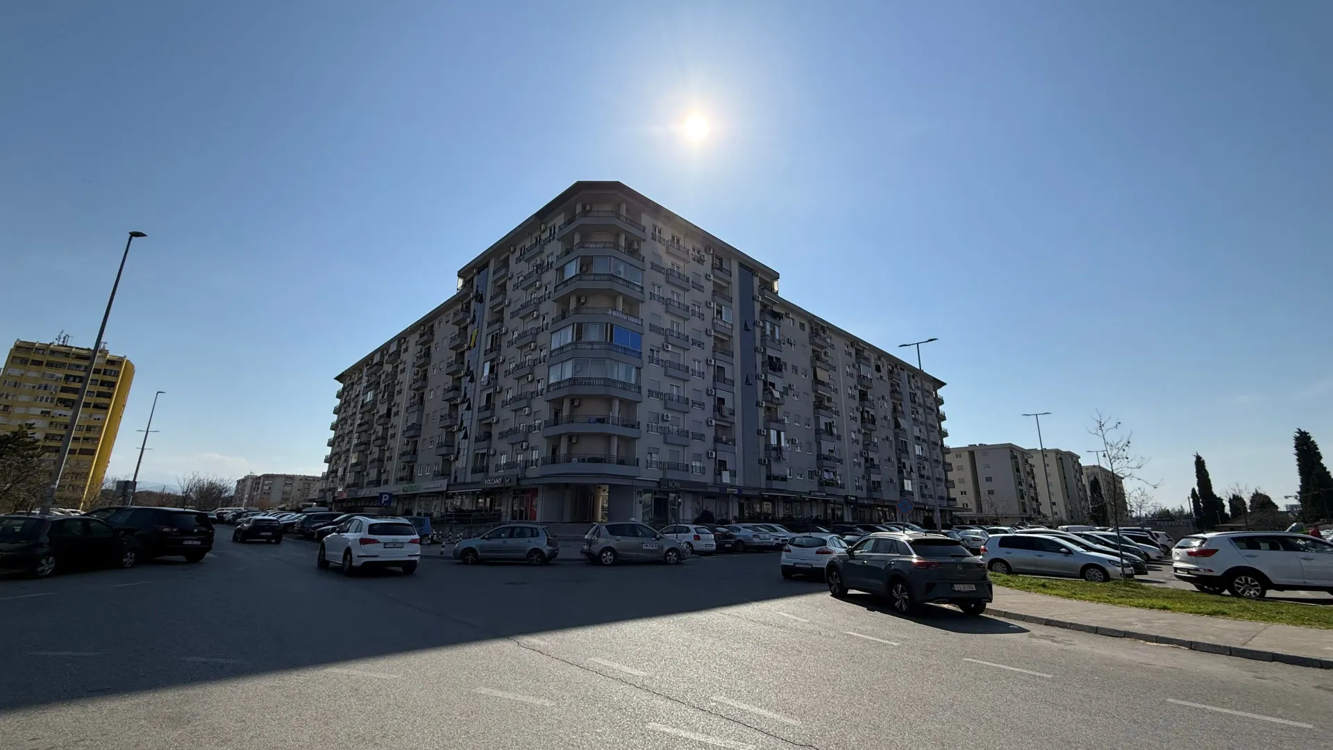 Izdavanje, trosoban stan, 85m², Pobrežje, Podgorica