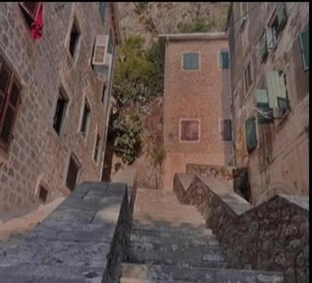 Rent, one bedroom apartment, 100m², Kotor, Crna Gora