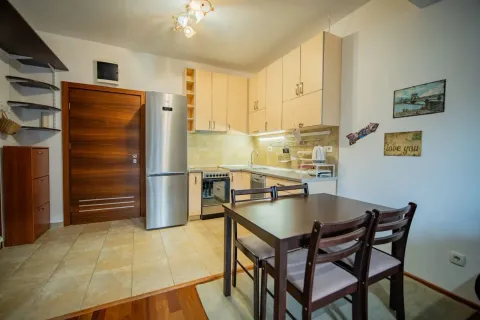 Rent, one bedroom apartment, 40m², Dobrota, Kotor - image 4