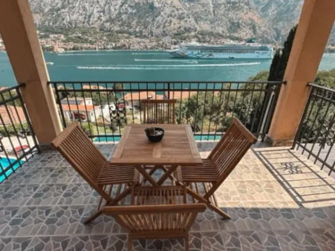 Izdavanje, dvosoban stan, 77m², Muo, Kotor - image 9