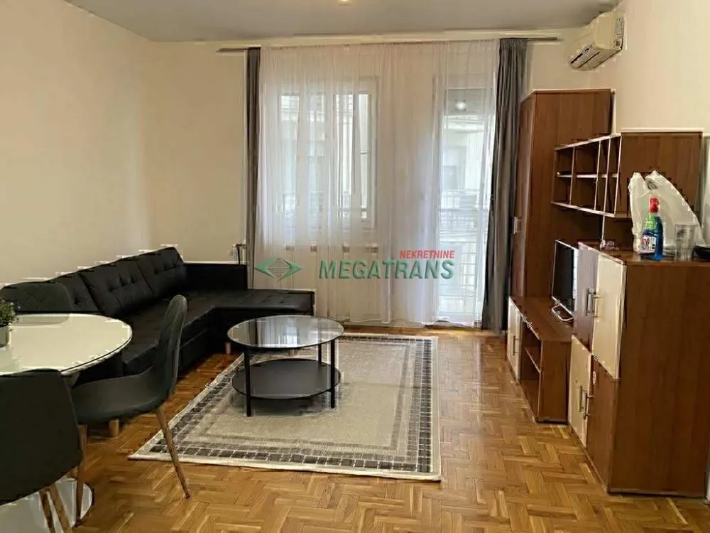 Izdavanje, dvosoban stan, 38m², Bulevar Evrope, Novi Sad Sve Podlokacije