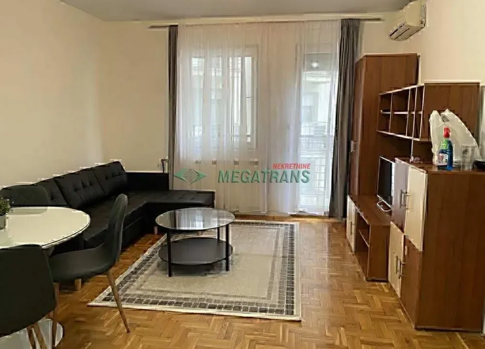 Izdavanje, dvosoban stan, 38m², Bulevar Evrope, Novi Sad Sve Podlokacije