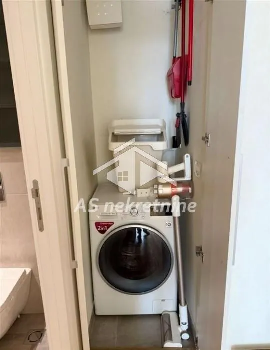 Izdavanje, dvosoban stan, 61m², Savski Venac, Beograd