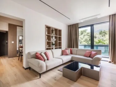 Izdavanje, jednosoban stan, 80m², Centar, Tivat