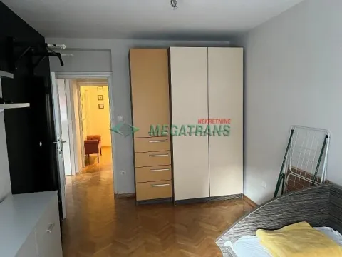 Izdavanje, četvorosoban stan, 98m², Centar, Novi Sad - image 16