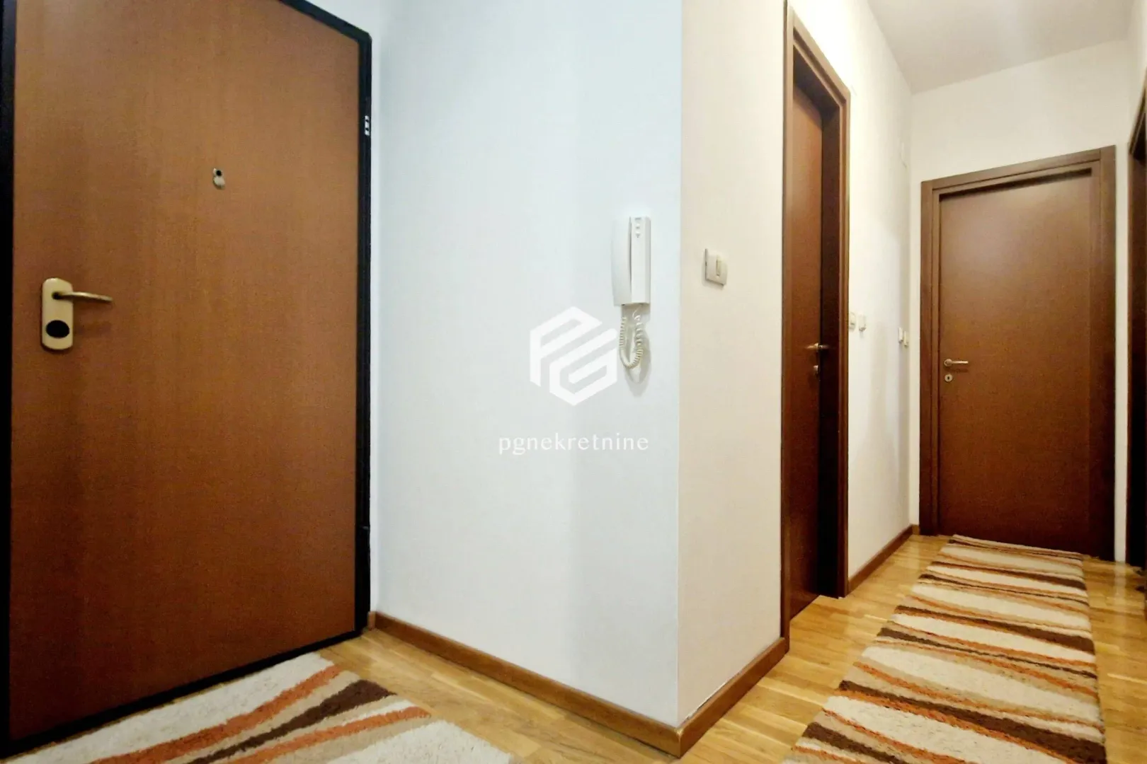Izdavanje, dvosoban stan, 74m², City Kvart, Podgorica