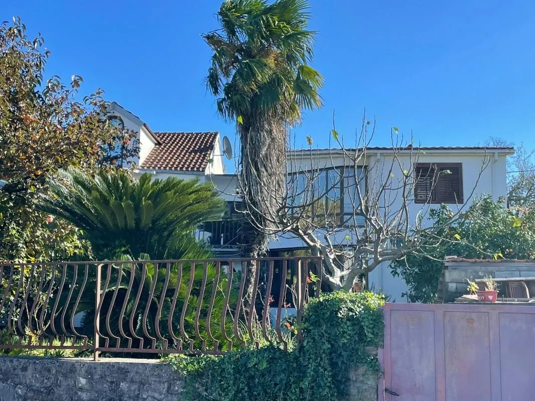 Prodaja, kuća, 550m², Gorica C, Podgorica