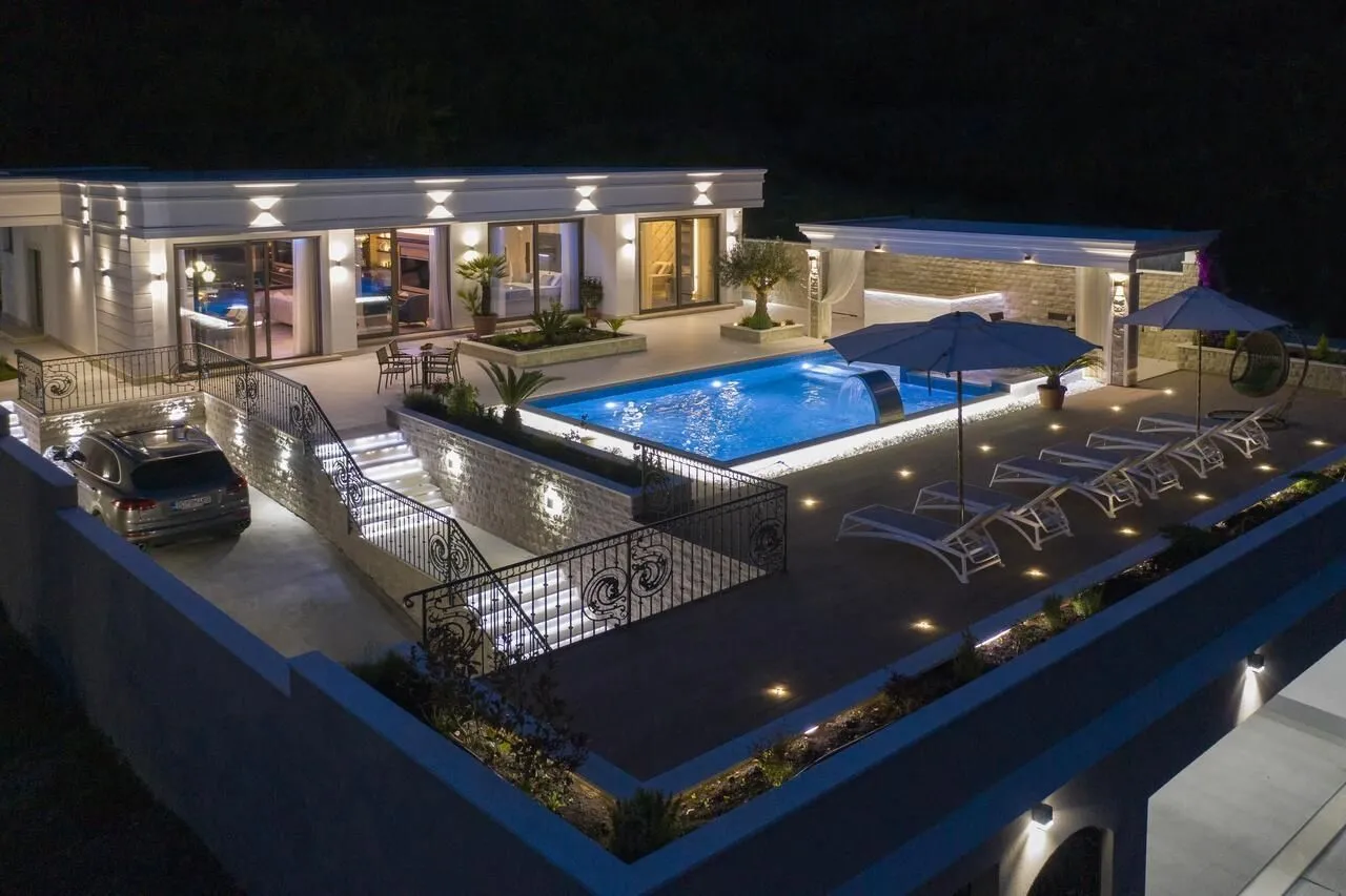 Sale, house, 190m², Prijevor, Budva