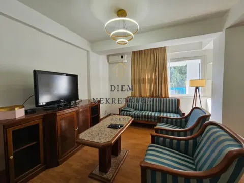 Izdavanje, trosoban stan, 110m², Centar, Bar - image 1