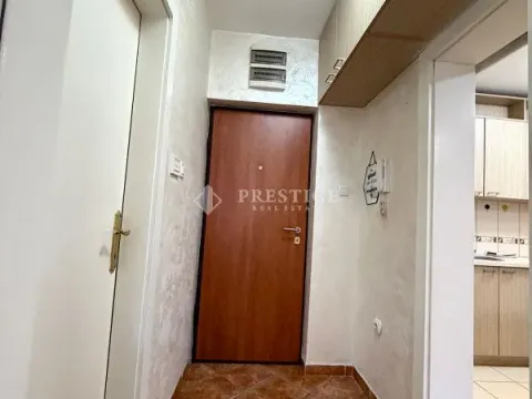 Rent, one bedroom apartment, 45m², Stari Aerodrom, Podgorica - image 9