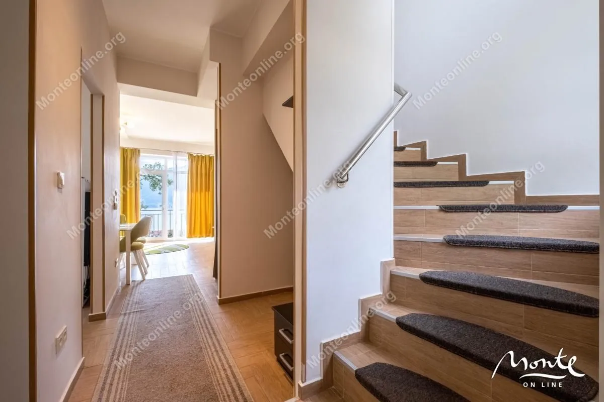 Prodaja, dvosoban stan, 105m², Orahovac, Kotor