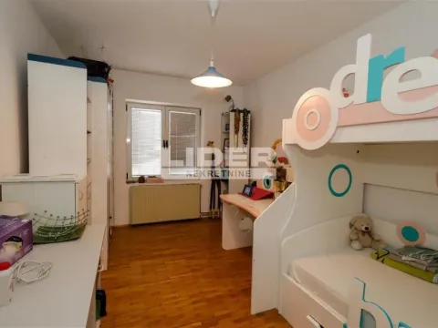 Izdavanje, kuća, 500m², Veliki Mokri Lug, Zvezdara Sve Podlokacije - image 10