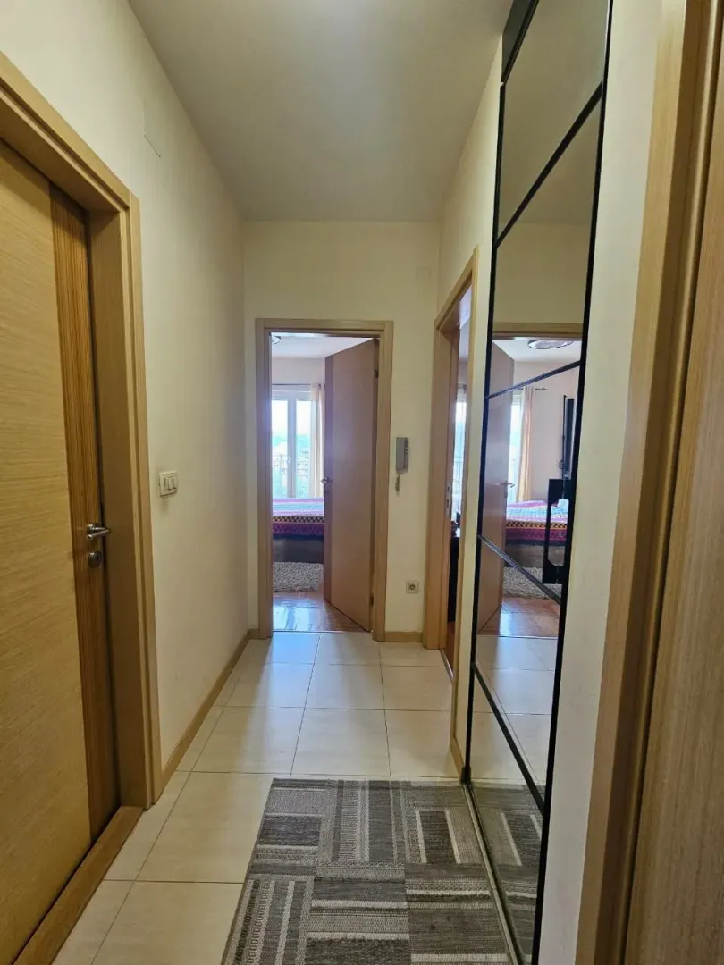 Izdavanje, jednosoban stan, 52m², Blok 6, Podgorica