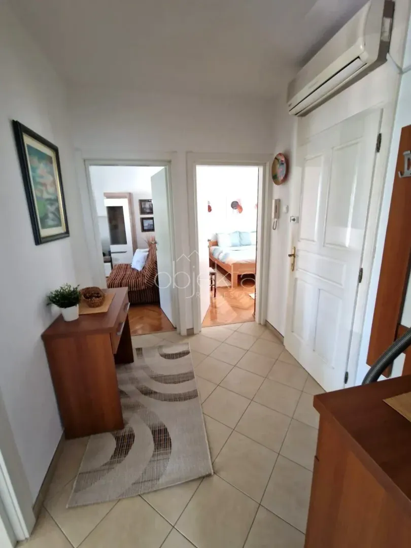 Izdavanje, jednosoban stan, 68m², Tivat, Crna Gora