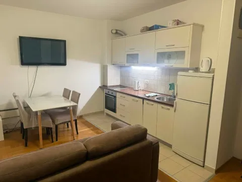 Rent, two bedroom apartment, 70m², Bečići, Budva - image 3