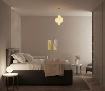 Moderna i uredna spavaća soba sa bračnim krevetom i ugradnim plakarom. - image 7