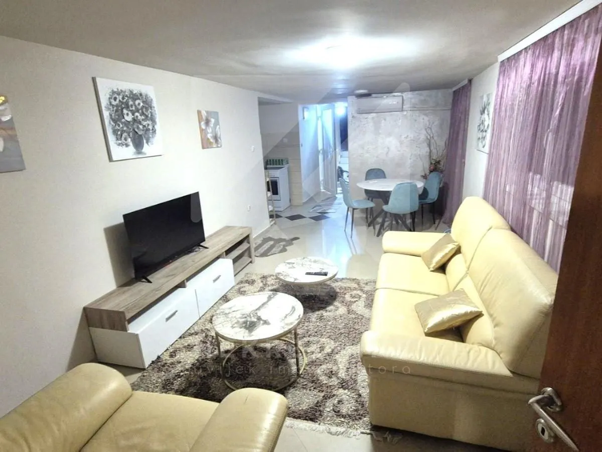 Izdavanje, jednosoban stan, 45m², Zelenika, Podgorica